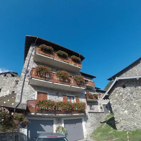 Casa Parido Livo (Lombardy)